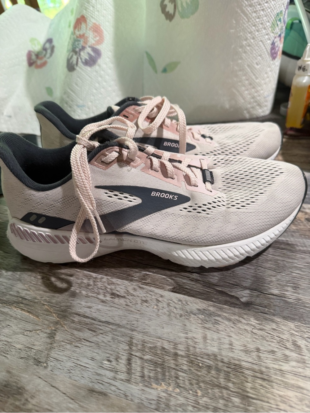 Brooks Women’s size 8.5 Athletic Shoes — Light Pink with Gray Accents - Picture 1 of 9